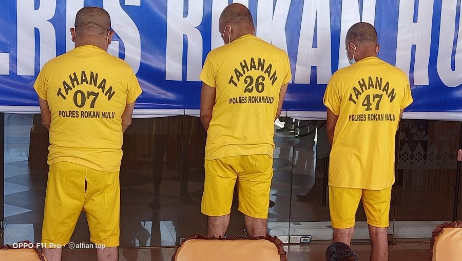 3 Tersangka Pembakar Hutan Lindung di Giring ke Polres Rohul, Begini Tampangnya