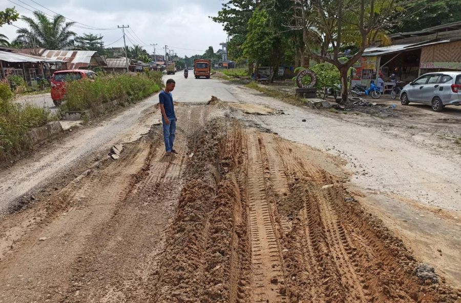 Alfa Syahputra Minta Pemprov Riau Perbaiki Jalan Lintas Rusak Di Kota Tengah