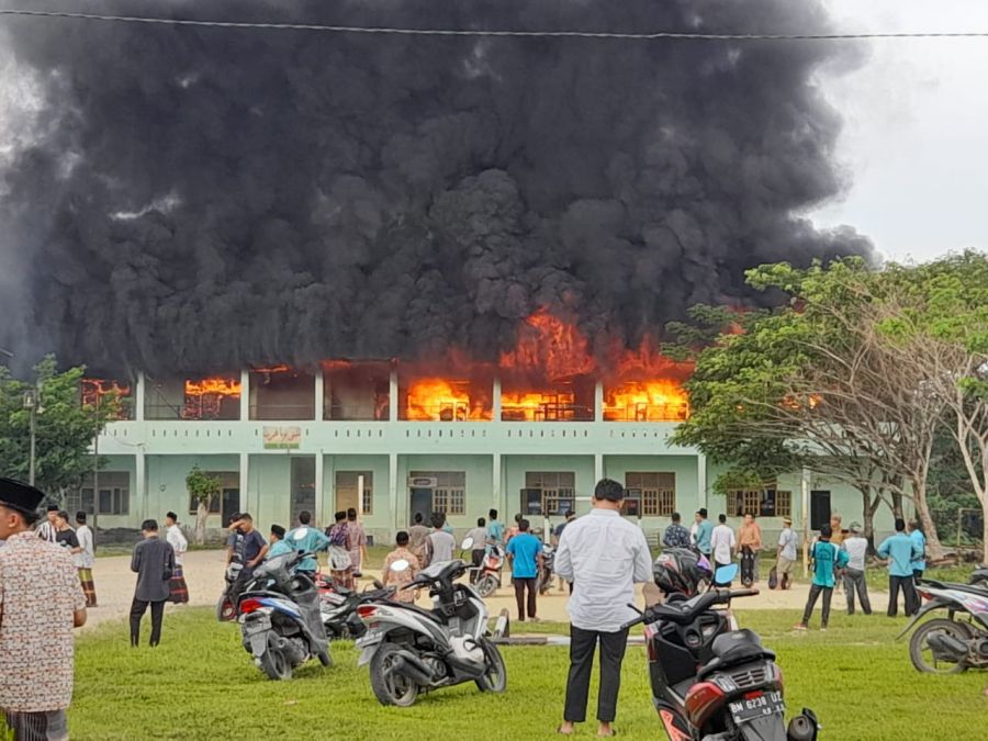 Asrama Putra Ponpes Khalid Bin Walid Kembali Terbakar, Polsek Rambah Langsung Turun