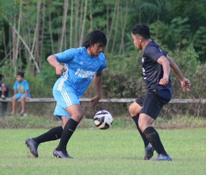 Budi 'Python' Sudarsono Jajal Rumput Stadion Gumarang Bersama Bastara FC Binaan DPC LDII Ujung Batu