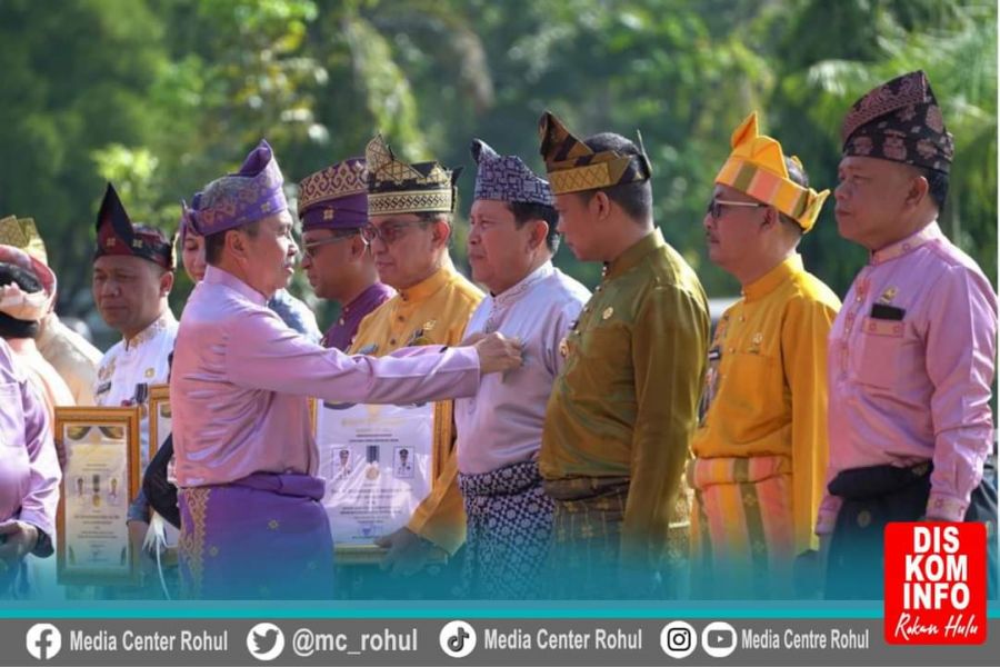 Bupati Rohul Ikuti Upacara HUT RIAU ke 66 Tahun Provinsi Riau 2023 di Kantor Gubernur