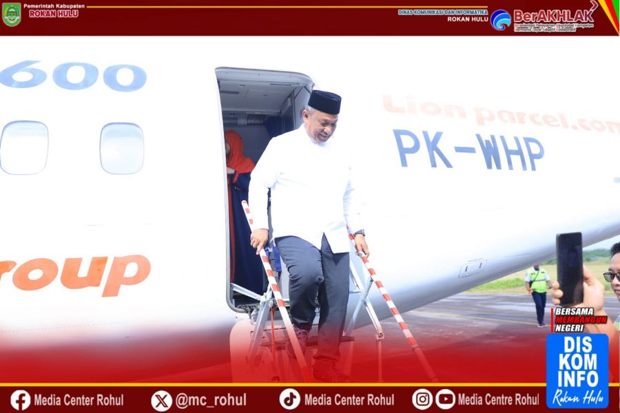 Bupati Rohul Lepas JCH pada Penerbangan Ke-3 di Bandara Tuanku Tambusai