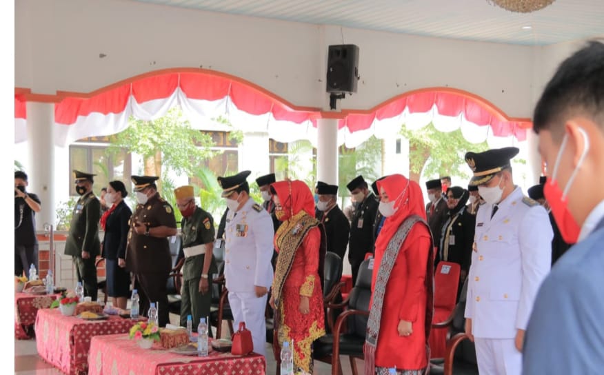 Bupati Rokan Hulu H. Sukiman Beri Tali Asih Kepada Veteran Kemerdekaan