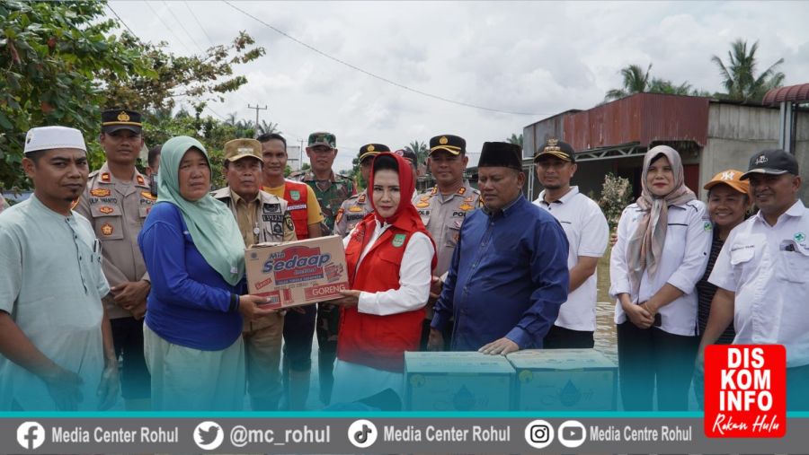 Bupati Sukiman salurkan bantuan Banjir kec. Bonai Darussalam