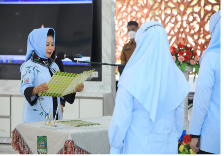 Dekranasda Resmi Dikukuhkan dan Lantik Bupati Rohul
