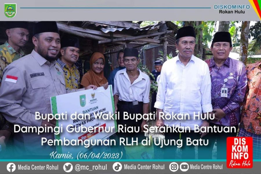 Didampingi Bupati dan Wabup Rohul, Gubri Syamsuar Serahkan Bantuan RLH
