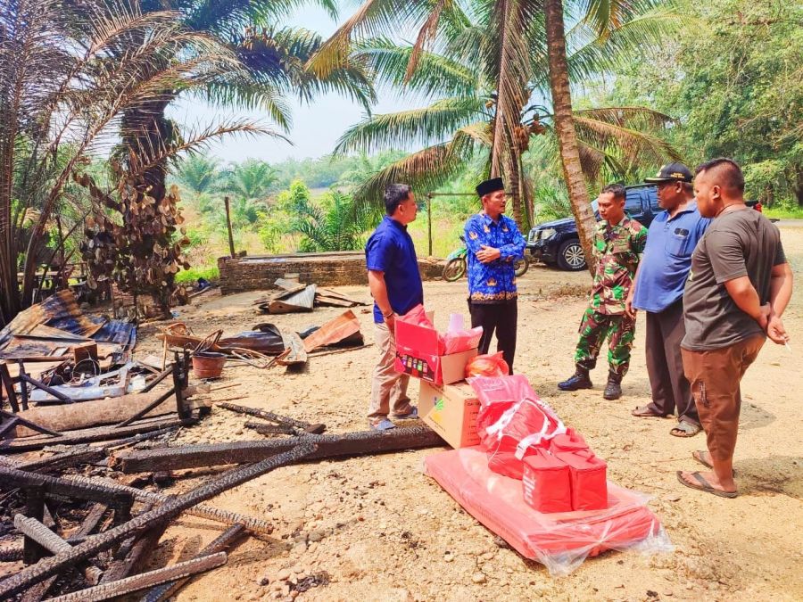 Dinsos Salurkan Bantuan untuk Korban Kebakaran Rumah