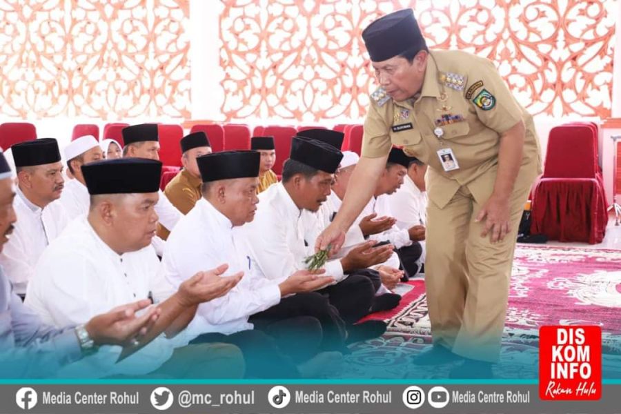 Ditandai Tepuk Tepung Tawar, Bupati Sukiman Lepas 47 JCH Anggota Korpri Rohul
