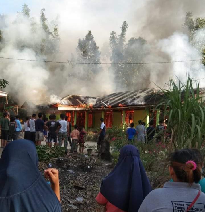 Ditinggal Pergi Pemiliknya, 1 Unit Rumah di Rohul Musnah Terbakar