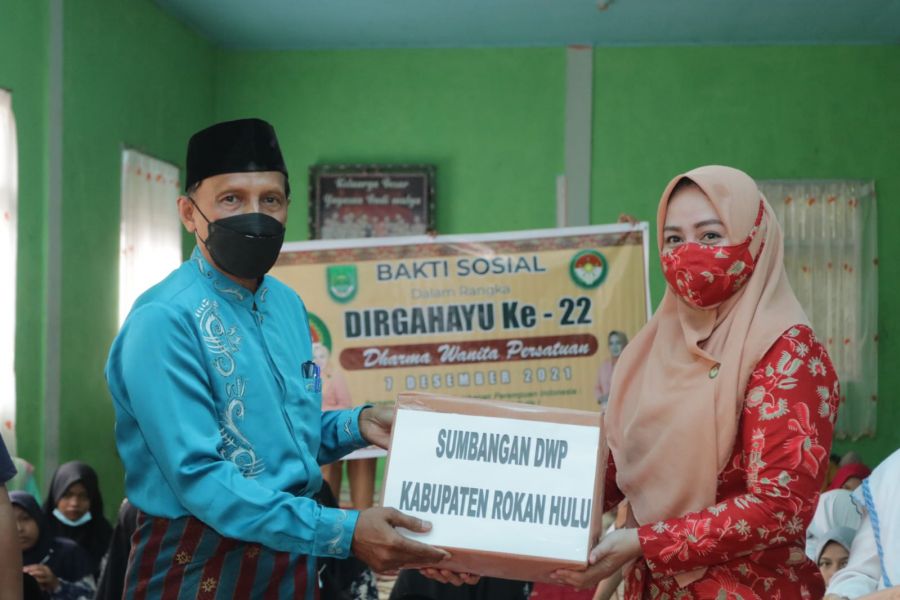 Program Bakti Sosial, DWP Rohul Salurkan Bantuan Bagi 4 Panti Asuhan di Rohul