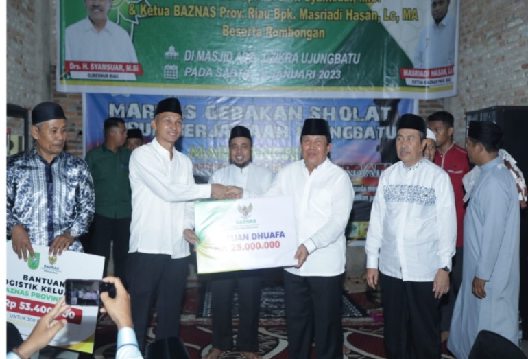 Gubri Dan Bupati Salurkan Bantuan Dana Bagi Kaum Dhuafa Dan Para Dai