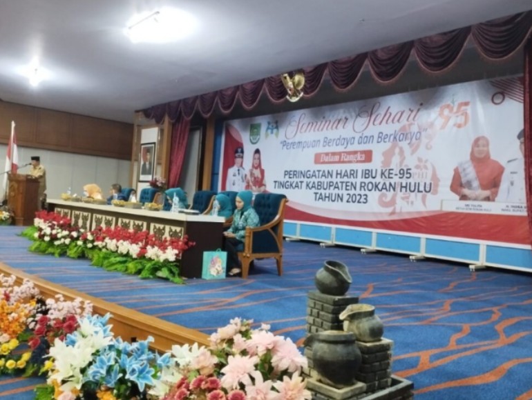 H Sukiman Buka Seminar Peringatan Hari Ibu