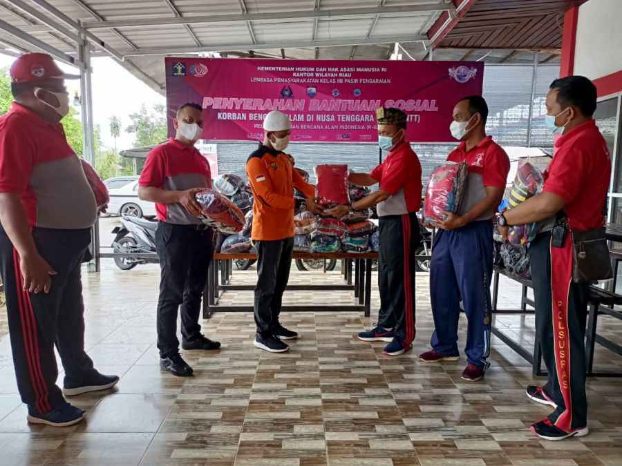 HBP Ke-57, Lapas Pasir Pengaraian Bersama Komunitas di Rohul Serahkan Bansos Bencana Alam NTT