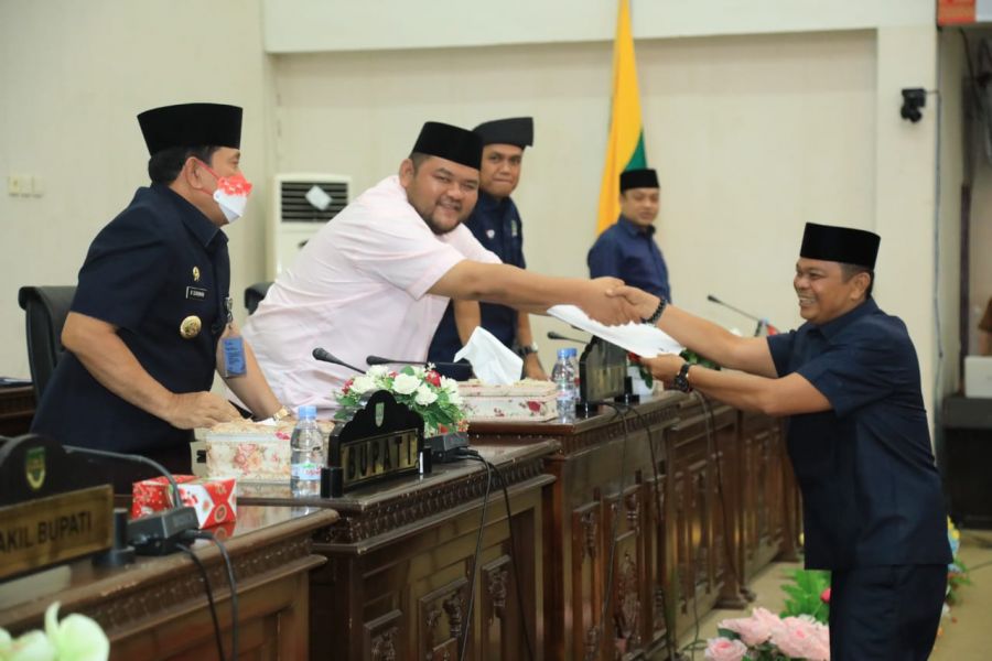 H. Sukiman Hadiri Rapat Paripurna Tentang Penyampaian Hasil Reses