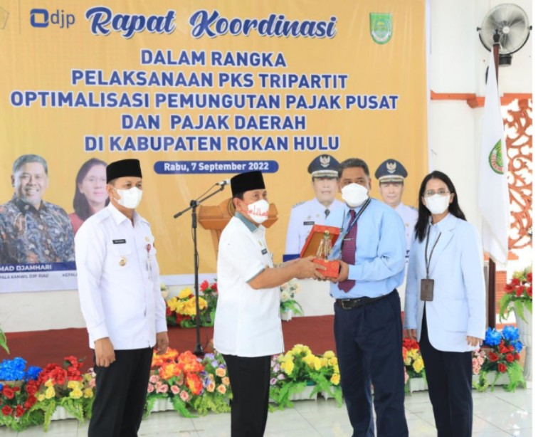 Bupati Sukiman Jalin PKS Tripartit Bersama Kanwil DJP Provinsi Riau