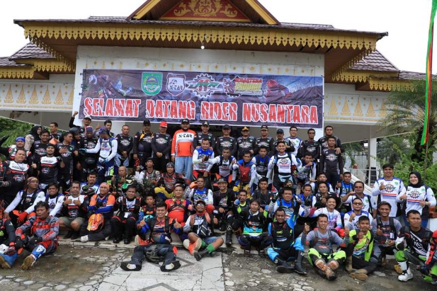 Indra Gunawan Didampingi Kapolres Rohul Lepas 732 Raider JJR Ke-XI Tahun 2023