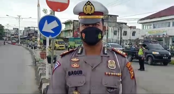 Ingatkan Pengendara Wajib Helm, Satlantas Polres Rohul Berikan Edukasi