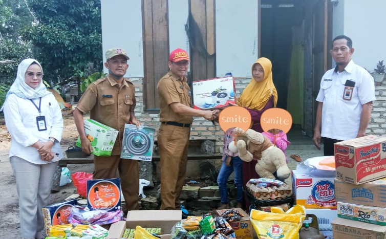 Kadis Sosial P3A Rohul Damri Poti S.Sos M.Si Serahkan Bantuan Atensi Kewirausahaan