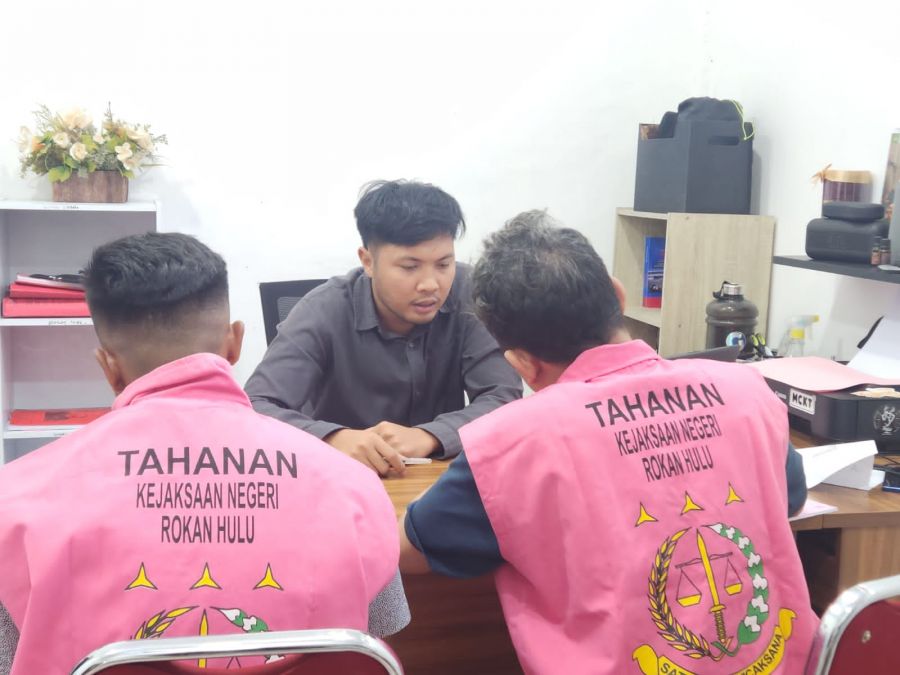 Kajari Rohul Terima 2 TSK dan BB Kasus Dugaan TP Korupsi Dana DD SILPATA 2016 tahap II