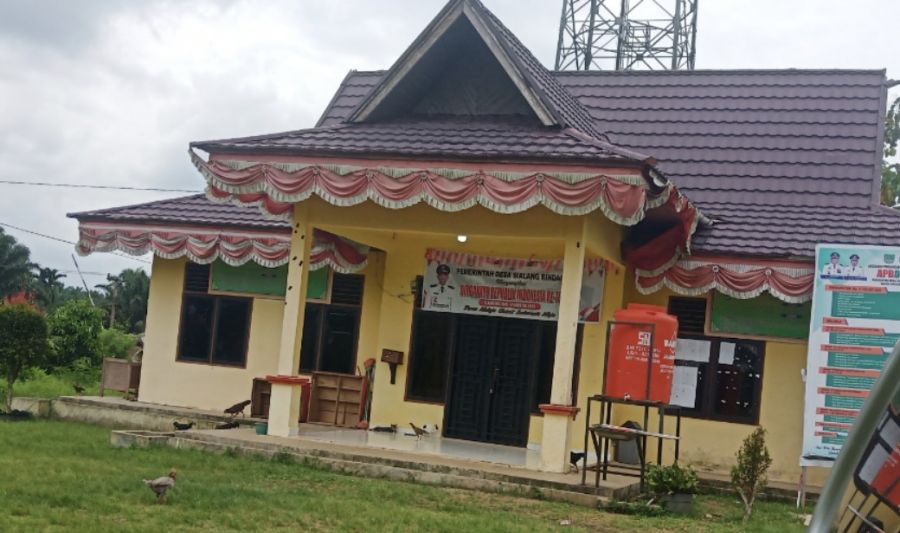 Kantor Desa Sialang Rindang Terkunci dan Tidak Berisi Satu Aparatur Waktu Jam Kerja
