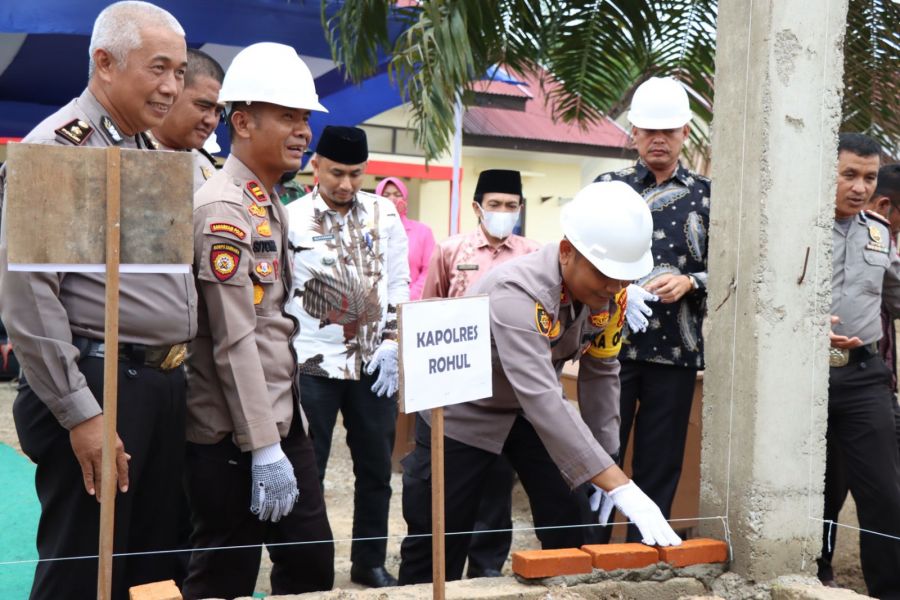 Kapolres AKBP Pangucap Peletakan Batu Pertama Musholla Ar-Rohani Serta Peresmian Pendopo BBM