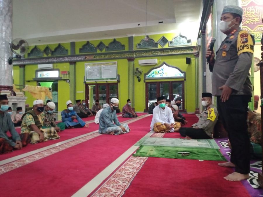 Kapolres Rohul Beserta Jajaran Laksanakan Sholat Subuh Berjamaah di Masjid Asy Thoyibbah Rambah Samo