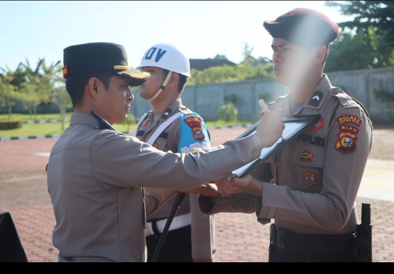 Kapolres Rohul EMIL EKA PUTRA, Pimpin Langsung Upacara PTDH  AIPDA MP