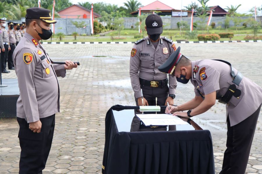 Kapolres Rohul Jadi Irup Sertijab Kapolsek Ujungbatu