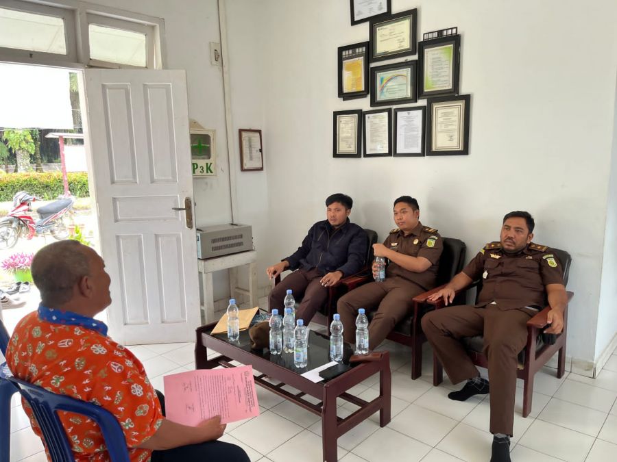Kejaksaan Negeri Rokan Hulu Laksanakan Penyitaan Aset Berupa 1 Bidang Tanah Perkebunan