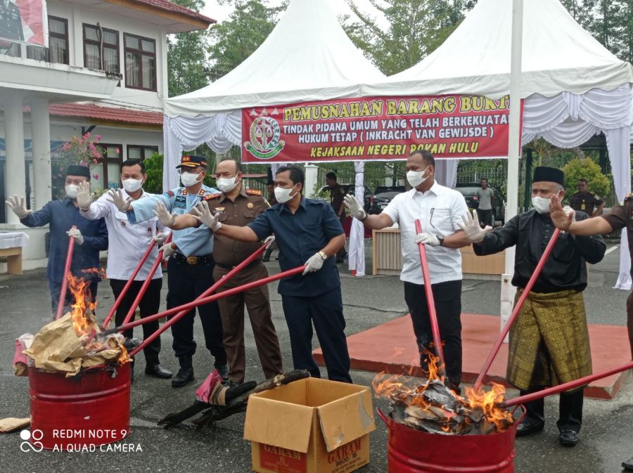 Kejari Rohul Musnahkan BB, Indra Gunawan Dukung APH dan Ajak Masyarakat Berantas Narkoba