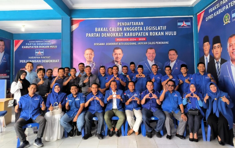 Kelmi Amri Bersama Kader Sambangi Gedung PN Pasir Pangaraian