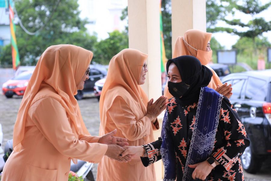 Ketua DWP Rohul Sambut Hangat Kedatangan Tim DWP Provinsi Riau
