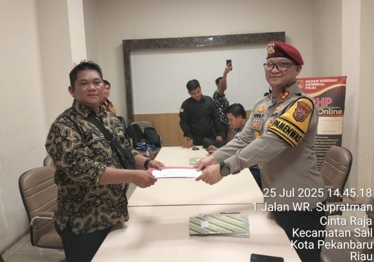 LSM ABRI Aksi Demo Di Polda Riau Penegakan Hukum Mandul