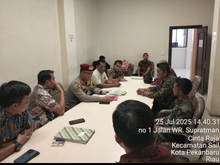 LSM ABRI Geruduk Polda Riau Protes Atas Mandulnya APH Terhadap Para Mafia BBM Dan Galian C di Rohul