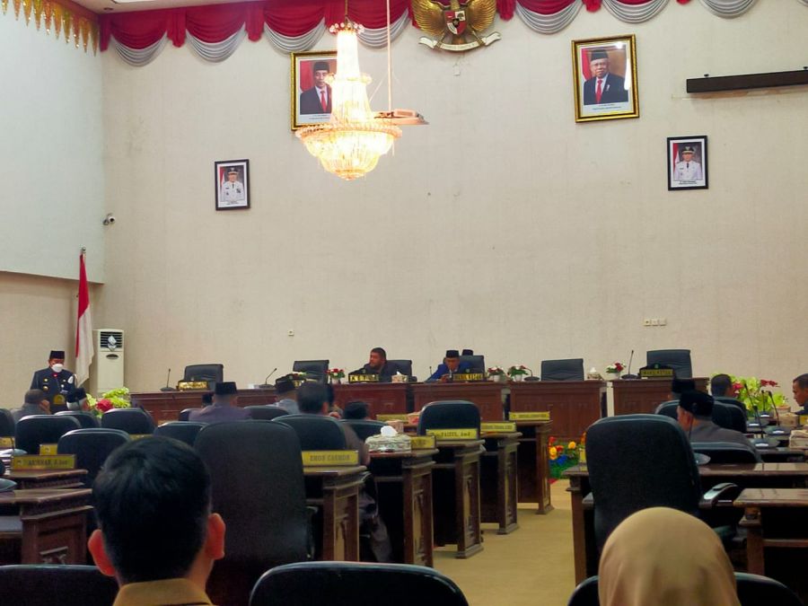 Melalui Rapat Paripurna DPRD Rohul, Sukiman Sampaikan LKPJ