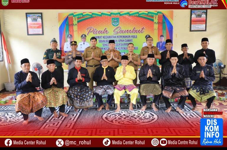 Momen Pisah-Sambut Camat Kepenuhan Hulu Dirangkai dengan Prosesi Upah-Upah