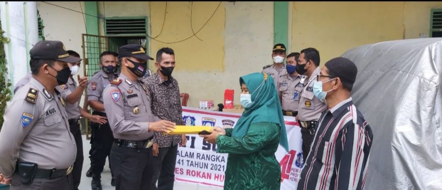 Momentum HUT 41, Satpam Binaan Polres Rohul Gelar Baksos di Panti Asuhan Hidayatul Muslim Ujung Batu