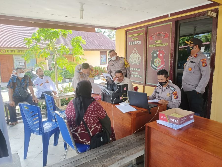 Monitoring Prokes Di Penyerahan Bantuan BTPKWN Di Mapolsek Kuntodarussalam