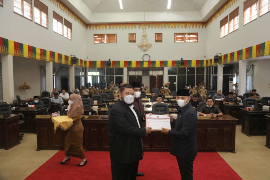 Wabup Rohil Hadiri Paripurna Penyampaian Raperda APBD Tahun 2022