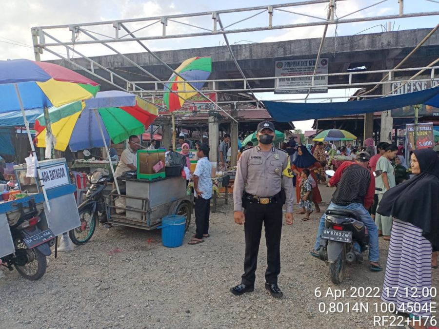 Pastikan Masyarakat Pasar Surau Gading Aman, Personil Polsek Rambah Samo Giat OTRLK 2022