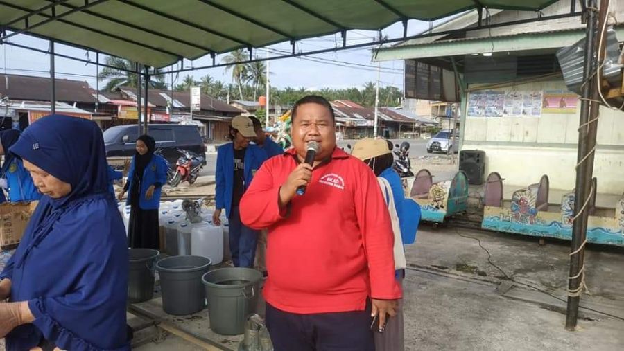 Pemdes RTH Sinergi Bhabinkamtibnas Polsek Rambah Gelar Bazaar Minyak Goreng Murah