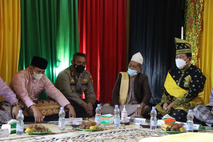 Penabalan Gelar Adat Pada Brigjen TNI M Syech Ismed Sebagai Datuk Panglimo Ompu Alam Bosa