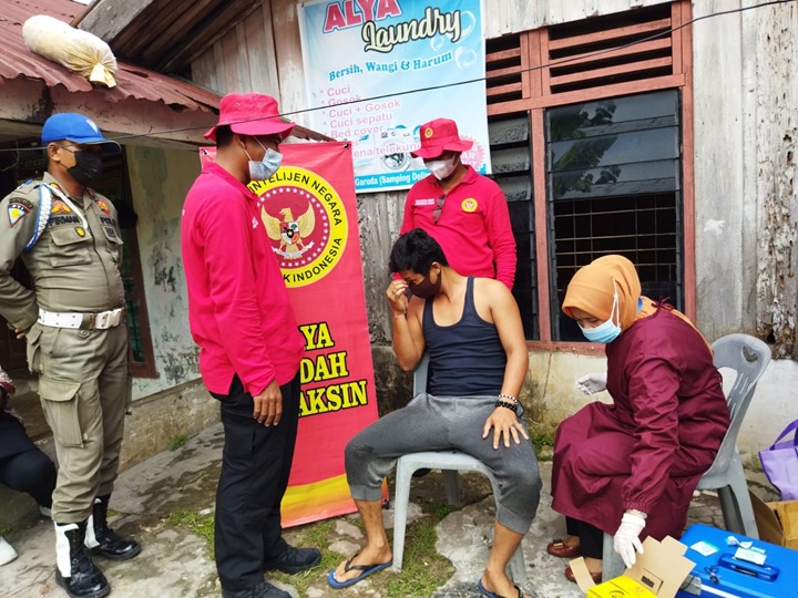 Percepatan Herd Immunity, BIN Riau Terus Gelar Vaksinasi Bagi Masyarakat Secara Door To Door