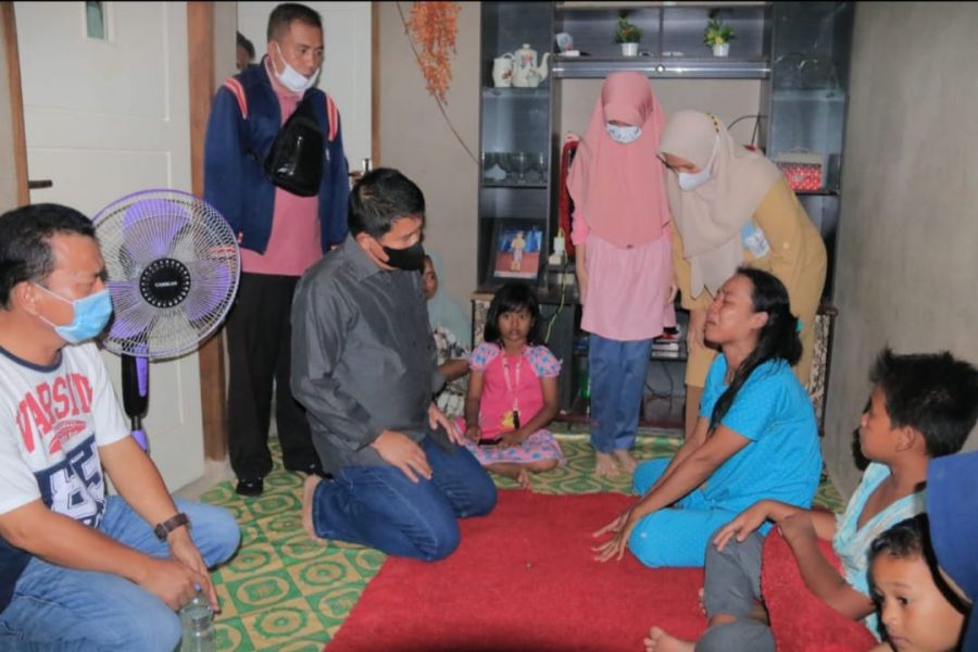 PLH Bupati Berikan Bantuan Kebakaran di RTH