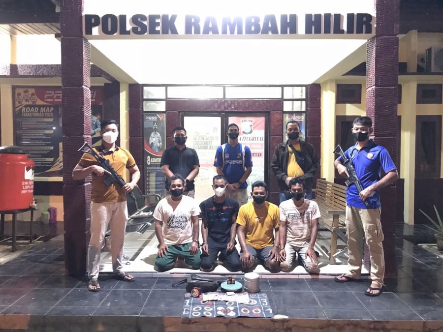 Polsek Rambah Hilir Grebek Empat Pelaku Perjudian Jenis Dadu Goncang
