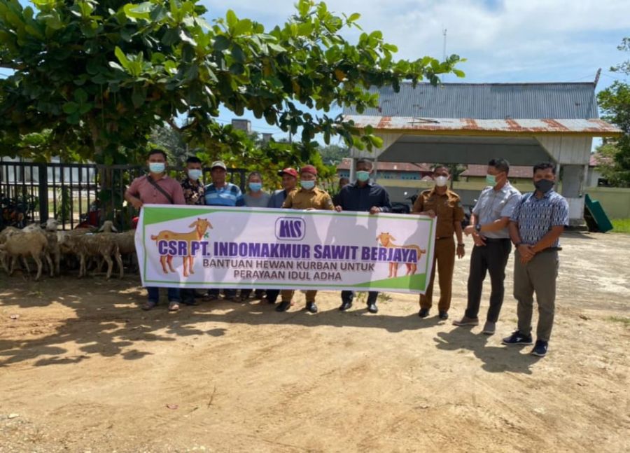 PT. ISB Salurkan 9 Ekor Hewan Kurban Untuk Warga Desa Rambah