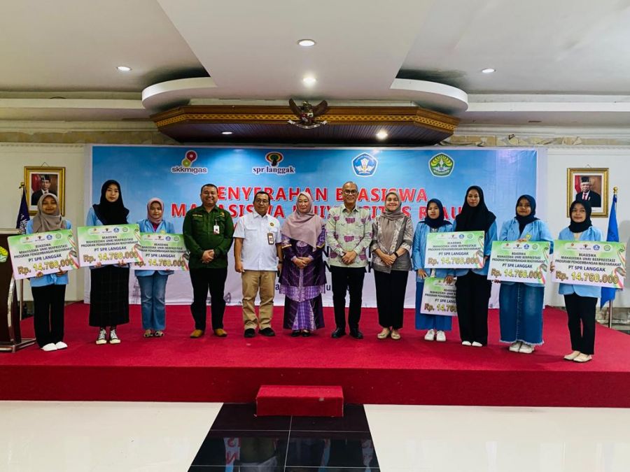 PT SPR Langgak Salurkan Beasiswa Kepada Mahasiswa Berprestasi UNRI yang Kurang Mampu
