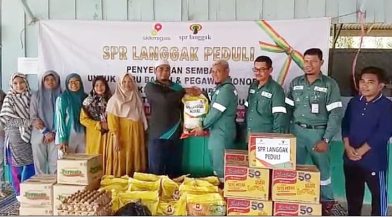 PT SPR Langgak Salurkan Ratusan Paket Sembako Untuk Guru Bantu Dan Tenaga Honor