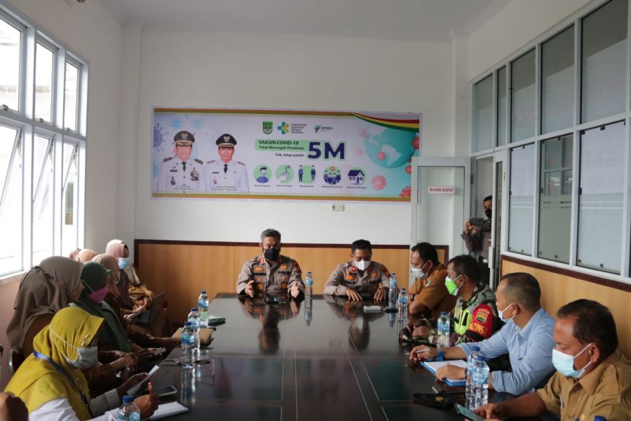 Rapat Dengan Tim Satgas Covid 19, Kapolres :Saling Sinergi Berkolaborasi Memudahkan Dalam Penanganan