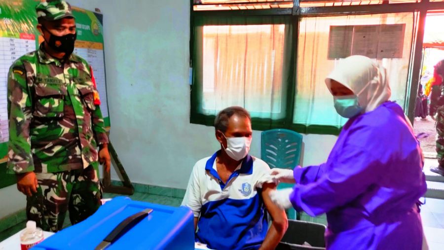 Ratusan Warga Antusias Ikuti Serbuan Vaksinasi Kodim 0313/KPR di Koramil 02 Rambah